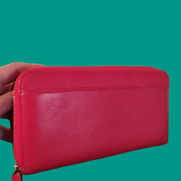♠️KATE SPADE Large Zip Around  Genuine Red Leather Wallet with Gold Hardware - Picture 5 of 5